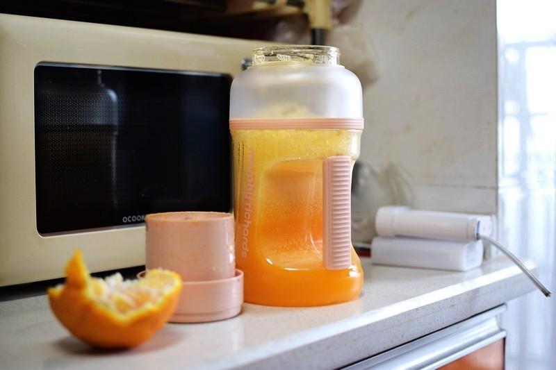 即是吨吨桶也是榨汁机 摩飞便携榨汁桶