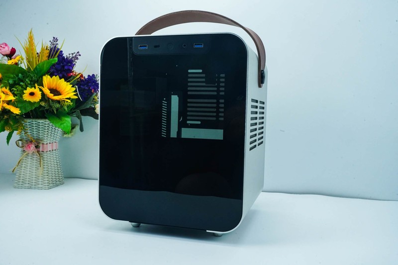 夫人的办公电脑：除了颜值，一切以性价比为主