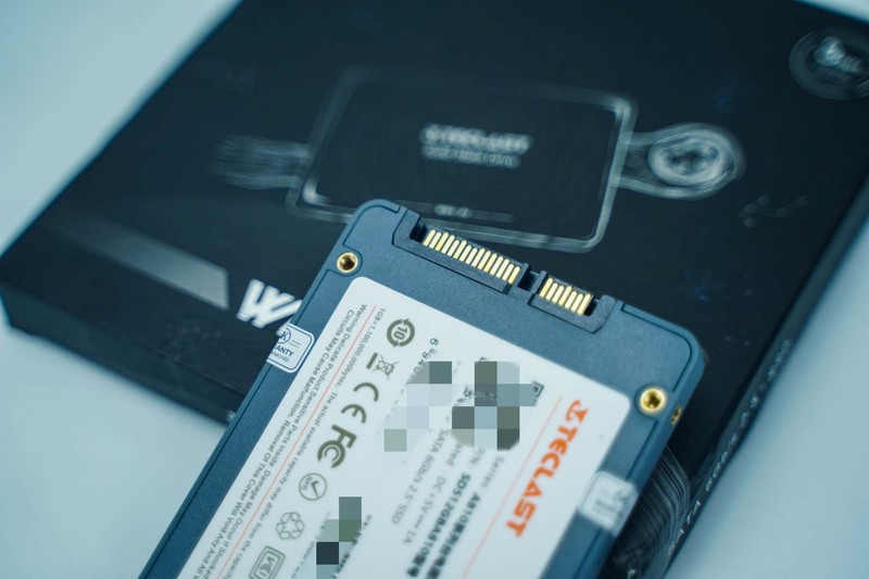 夫人的办公电脑：除了颜值，一切以性价比为主