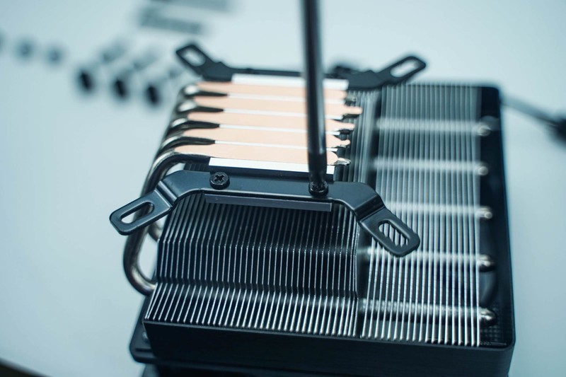 夫人的办公电脑：除了颜值，一切以性价比为主