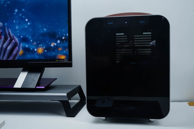 夫人的办公电脑：除了颜值，一切以性价比为主