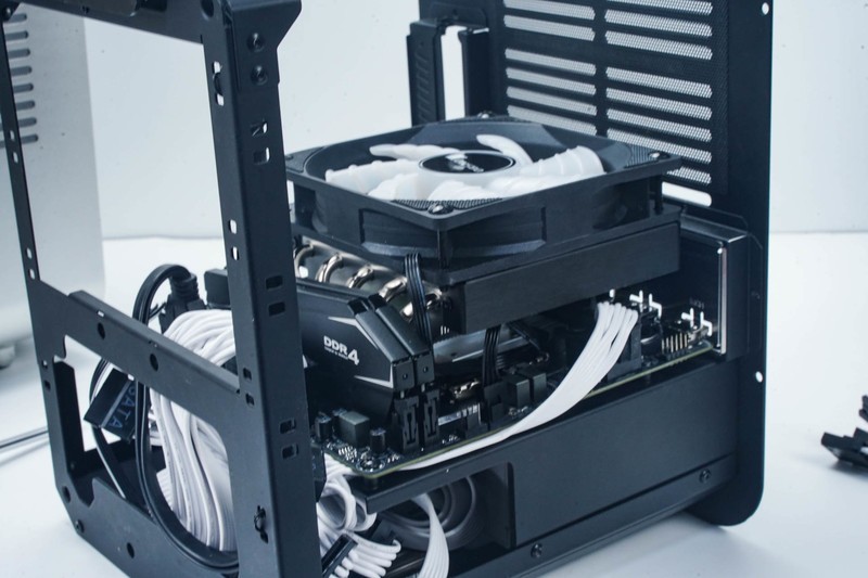 夫人的办公电脑：除了颜值，一切以性价比为主