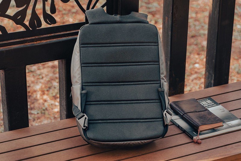 贵有贵的道理，INCASE City系列双肩包是真能装，结实耐造又轻便