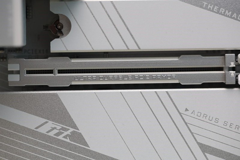 时尚大气，纯白色的技嘉B760M冰雕AORUS ELITE X AX装机实测