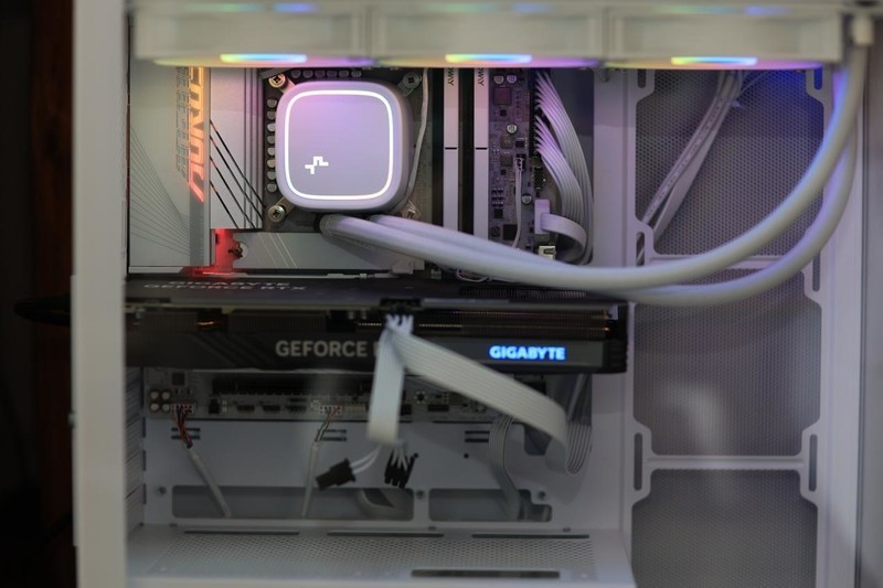 时尚大气，纯白色的技嘉B760M冰雕AORUS ELITE X AX装机实测