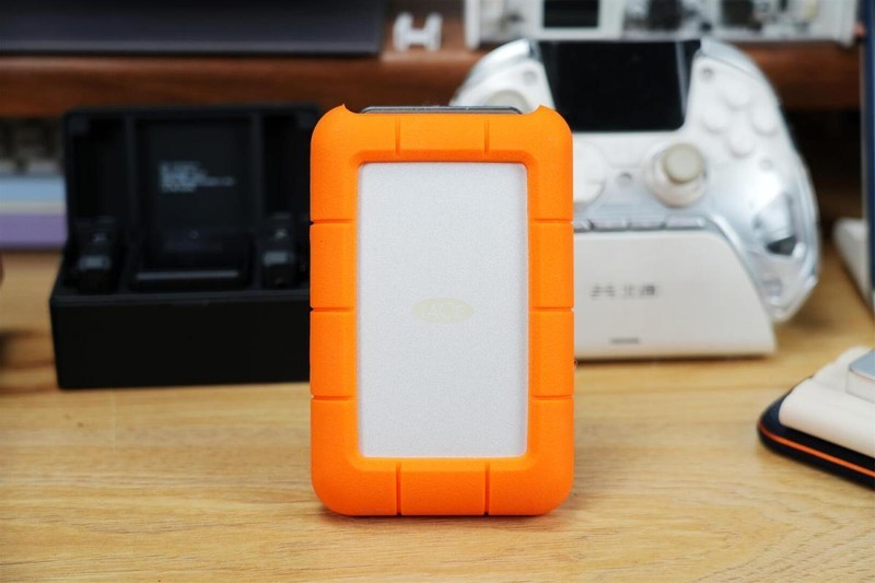 四款移动硬盘赏析，性能+颜值，领航生活美学的时尚新航向！