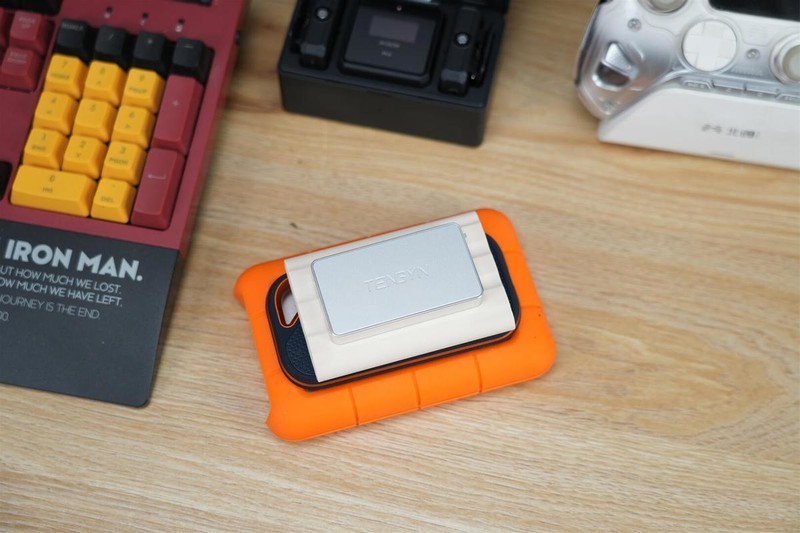 四款移动硬盘赏析，性能+颜值，领航生活美学的时尚新航向！