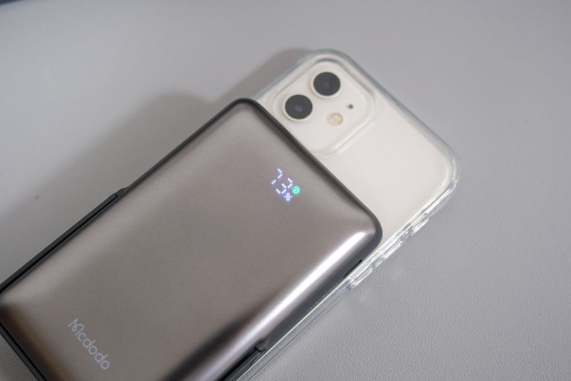 iPhone磁吸充电可不要让它“吃灰”，出门怎么甩都不怕掉