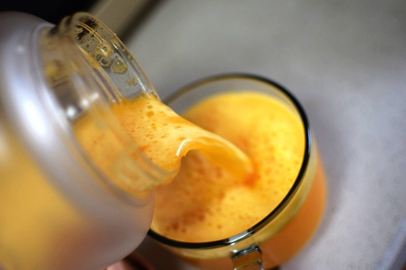 即是吨吨桶也是榨汁机 摩飞便携榨汁桶