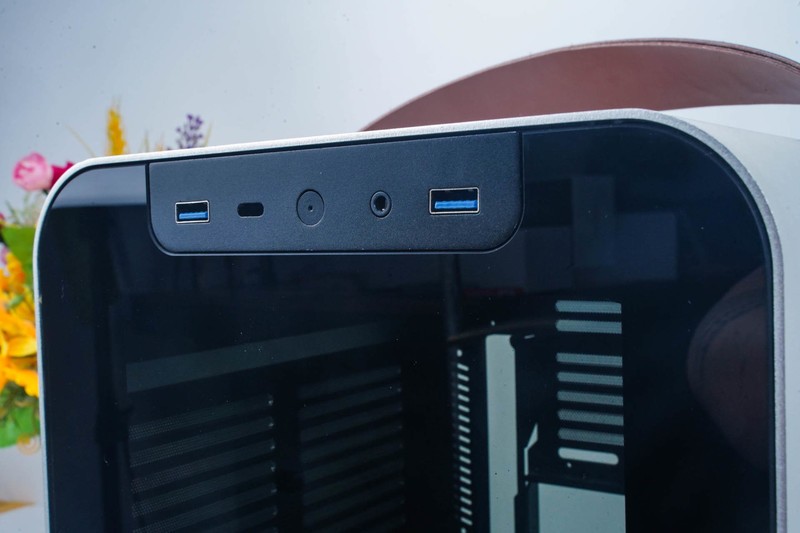 夫人的办公电脑：除了颜值，一切以性价比为主