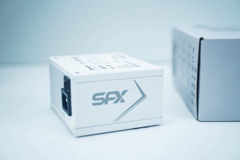 夫人的办公电脑：除了颜值，一切以性价比为主