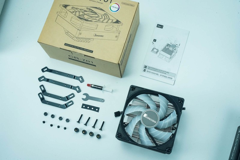 夫人的办公电脑：除了颜值，一切以性价比为主