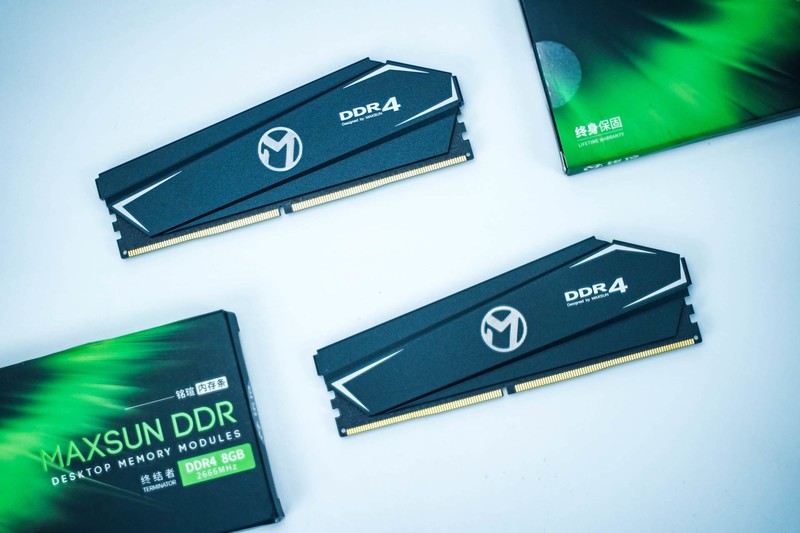 夫人的办公电脑：除了颜值，一切以性价比为主