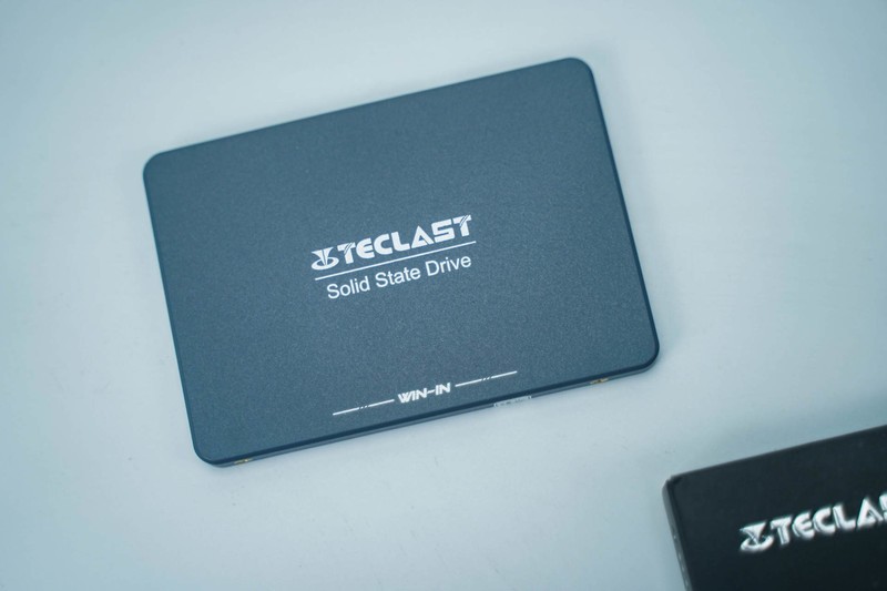 夫人的办公电脑：除了颜值，一切以性价比为主