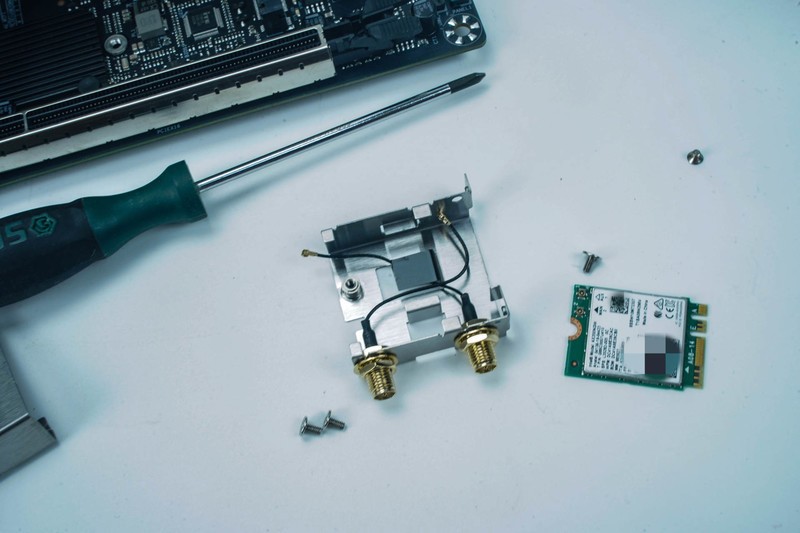 夫人的办公电脑：除了颜值，一切以性价比为主