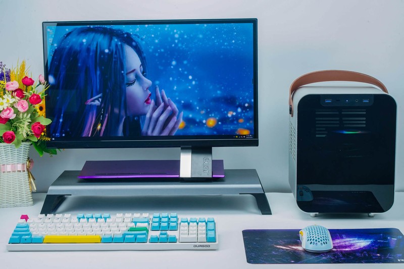 夫人的办公电脑：除了颜值，一切以性价比为主