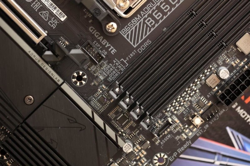 用料十足，小身材大能量，技嘉小雕B650M AX评测体验