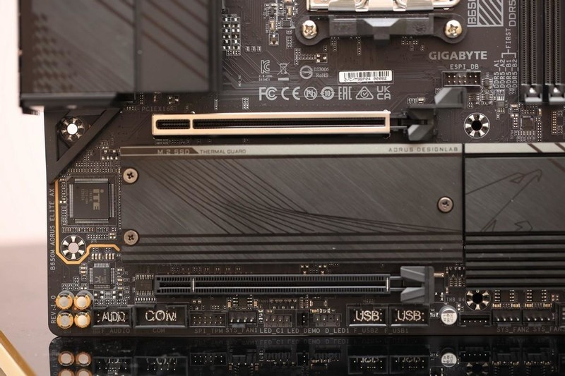 用料十足，小身材大能量，技嘉小雕B650M AX评测体验