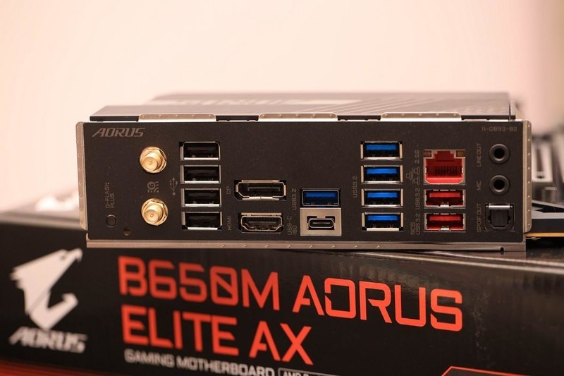 用料十足，小身材大能量，技嘉小雕B650M AX评测体验