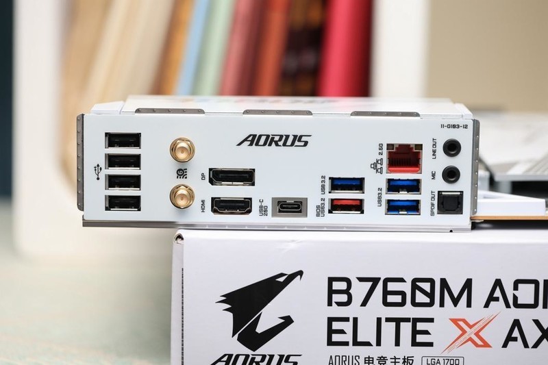 时尚大气，纯白色的技嘉B760M冰雕AORUS ELITE X AX装机实测
