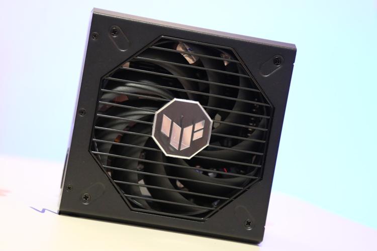 ROG平替！整一套TUF电竞特工全家桶：TUF GT502弹药库、TUF 850W电源、侠光TF120 ARGB