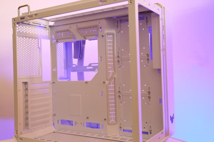 ROG平替！整一套TUF电竞特工全家桶：TUF GT502弹药库、TUF 850W电源、侠光TF120 ARGB