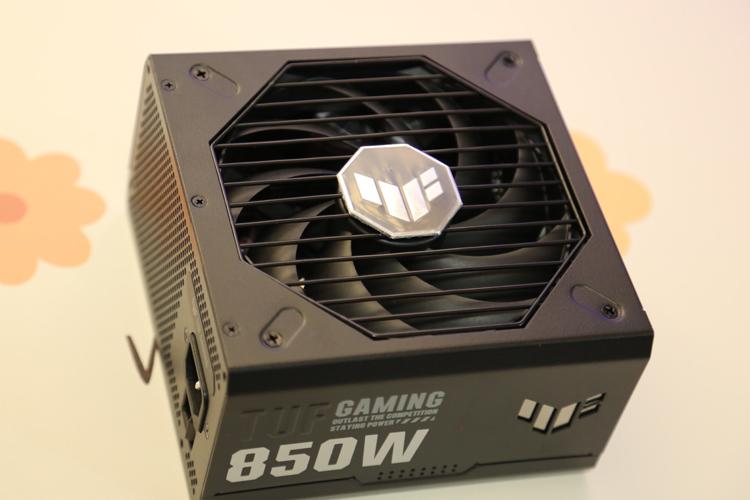 ROG平替！整一套TUF电竞特工全家桶：TUF GT502弹药库、TUF 850W电源、侠光TF120 ARGB