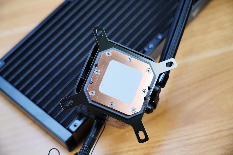 颜值高，性能强，把“光污染”做得淋漓尽致，海盗船机电装机分享