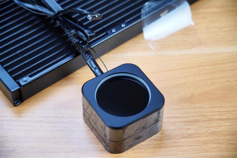 颜值高，性能强，把“光污染”做得淋漓尽致，海盗船机电装机分享