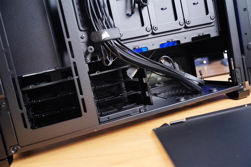 颜值高，性能强，把“光污染”做得淋漓尽致，海盗船机电装机分享