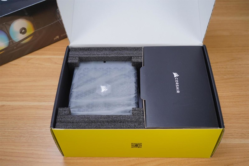 颜值高，性能强，把“光污染”做得淋漓尽致，海盗船机电装机分享