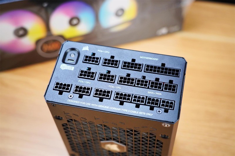 颜值高，性能强，把“光污染”做得淋漓尽致，海盗船机电装机分享