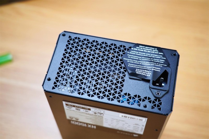 颜值高，性能强，把“光污染”做得淋漓尽致，海盗船机电装机分享