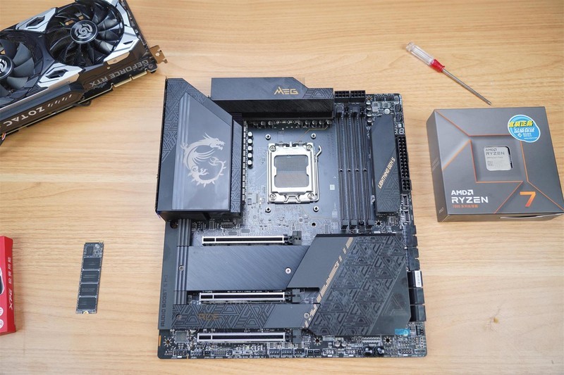 颜值高，性能强，把“光污染”做得淋漓尽致，海盗船机电装机分享