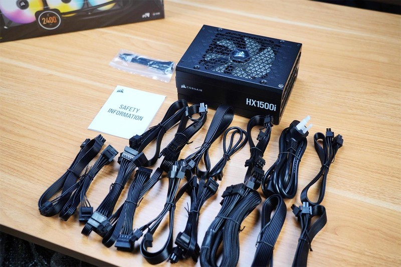 颜值高，性能强，把“光污染”做得淋漓尽致，海盗船机电装机分享