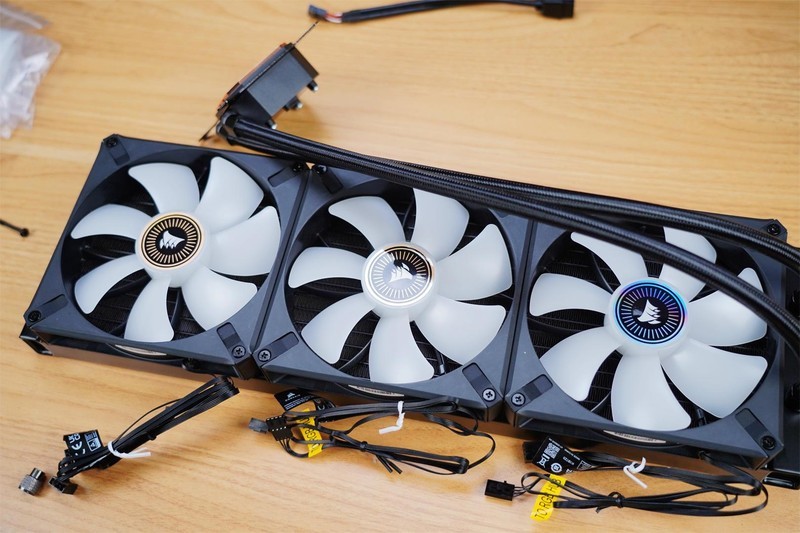 颜值高，性能强，把“光污染”做得淋漓尽致，海盗船机电装机分享