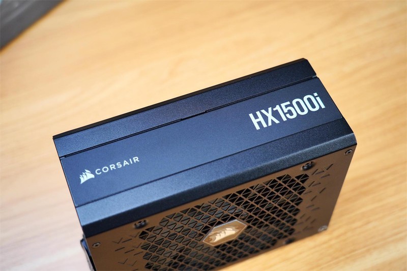 颜值高，性能强，把“光污染”做得淋漓尽致，海盗船机电装机分享