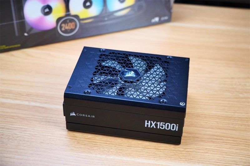 颜值高，性能强，把“光污染”做得淋漓尽致，海盗船机电装机分享