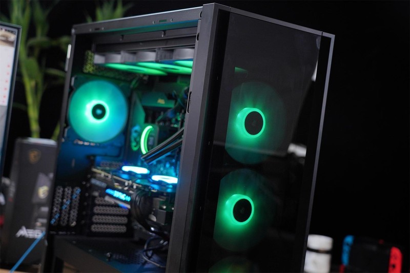 颜值高，性能强，把“光污染”做得淋漓尽致，海盗船机电装机分享