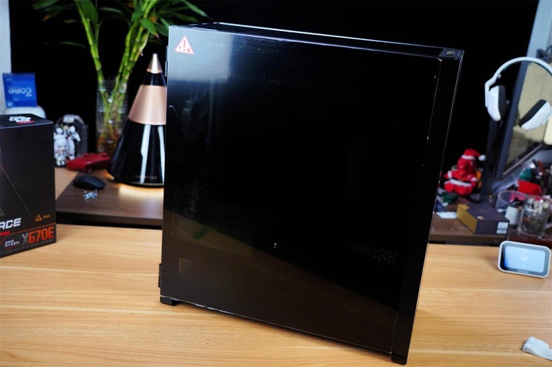 颜值高，性能强，把“光污染”做得淋漓尽致，海盗船机电装机分享