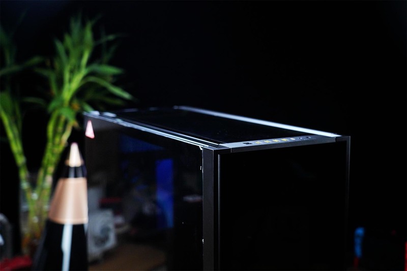 颜值高，性能强，把“光污染”做得淋漓尽致，海盗船机电装机分享