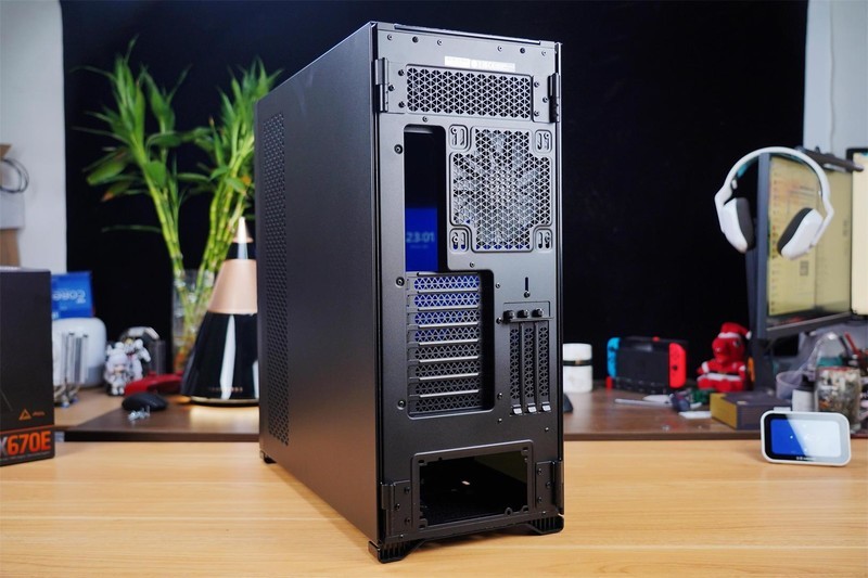 颜值高，性能强，把“光污染”做得淋漓尽致，海盗船机电装机分享