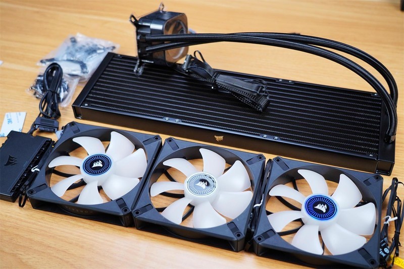 颜值高，性能强，把“光污染”做得淋漓尽致，海盗船机电装机分享