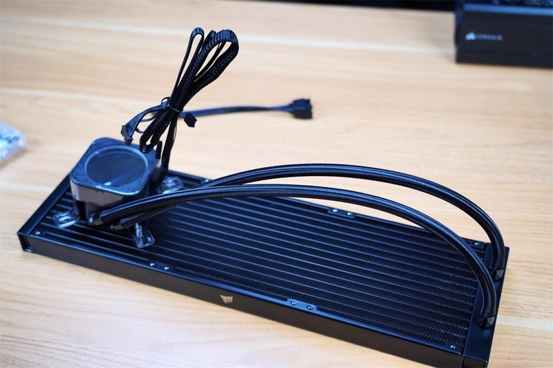 颜值高，性能强，把“光污染”做得淋漓尽致，海盗船机电装机分享