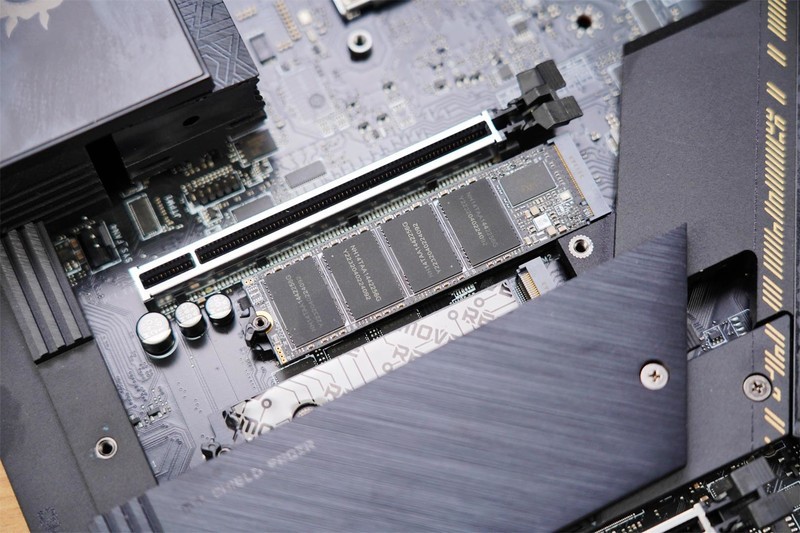 颜值高，性能强，把“光污染”做得淋漓尽致，海盗船机电装机分享