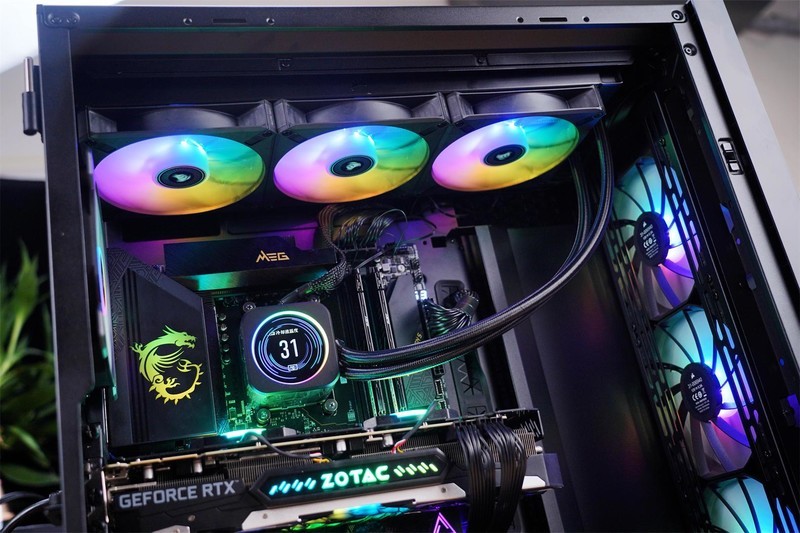 颜值高，性能强，把“光污染”做得淋漓尽致，海盗船机电装机分享