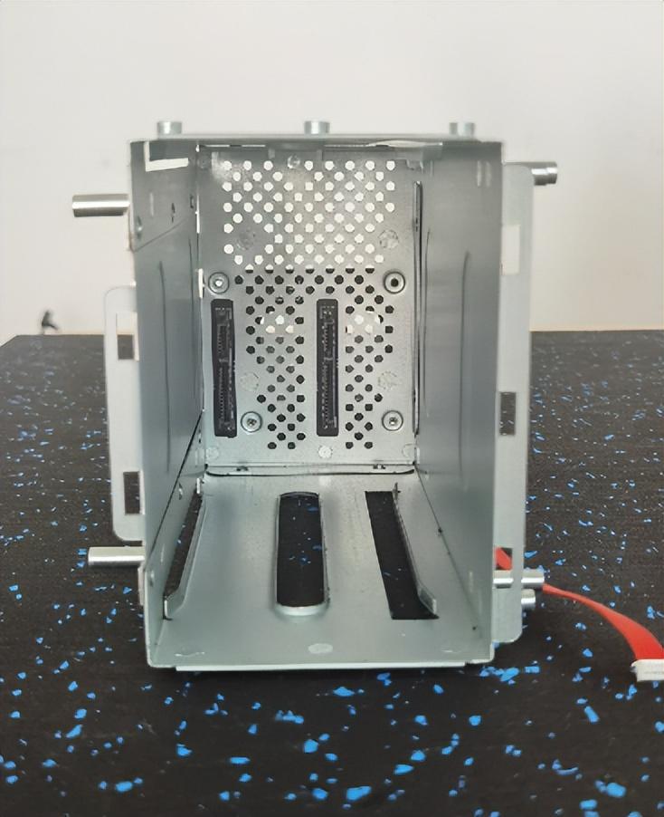 数据安全最重要，个人备份怎么选，市售五款RAID磁盘阵列横向评测