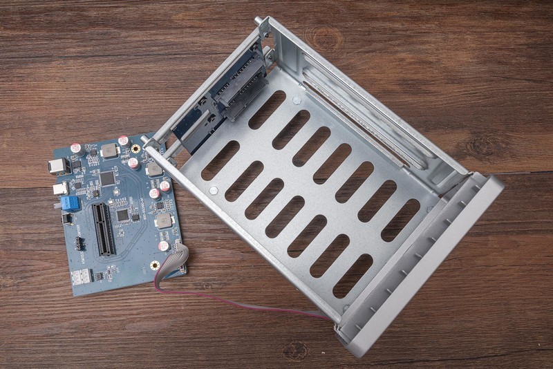 数据安全最重要，个人备份怎么选，市售五款RAID磁盘阵列横向评测