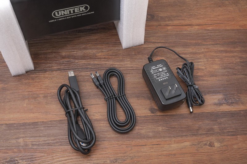 数据安全最重要，个人备份怎么选，市售五款RAID磁盘阵列横向评测