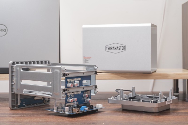 数据安全最重要，个人备份怎么选，市售五款RAID磁盘阵列横向评测